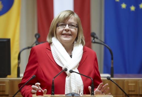 Juliane Lugsteiner - Bundesrätin der SPÖ am Rednerpult