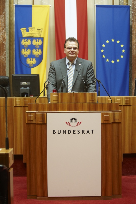 Hans-Jörg Jenewein - Bundesrat der FPÖ am Rednerpult