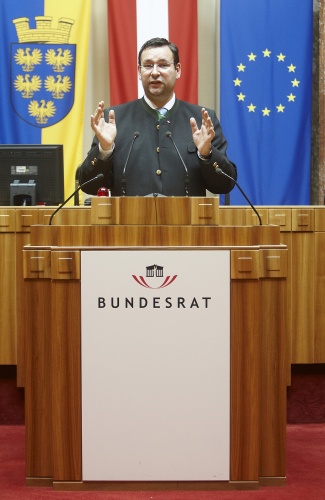 Hermann Brückl - Bundesrat der FPÖ am Rednerpult