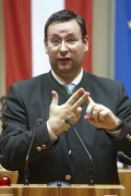 Hermann Brückl - Bundesrat der FPÖ am Rednerpult