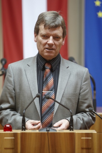 Johann Schweigkofler - Bundesrat der SPÖ am Rednerpult