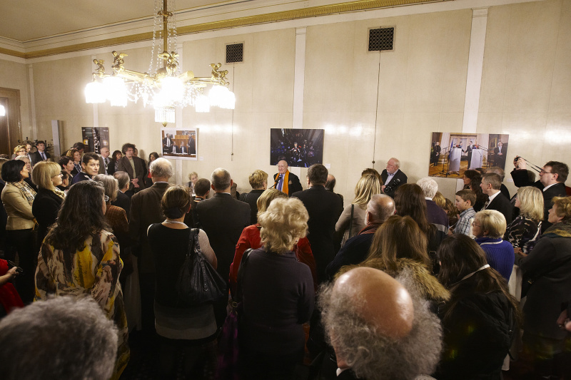 Prof. Erich Lessing - Fotograf und Mitglied der Fotoagentur Magnum bei seiner Laudatio zur politischen Fotografie