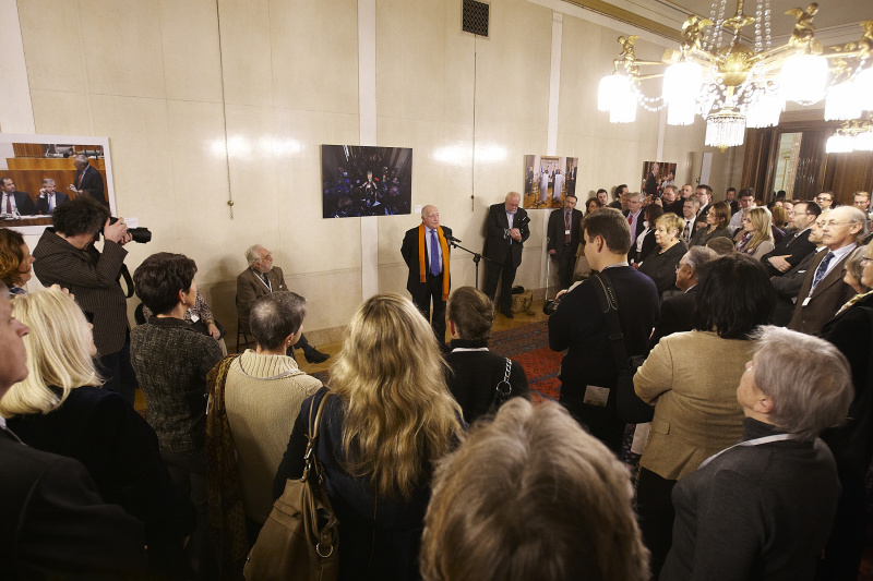 Prof. Erich Lessing - Fotograf und Mitglied der Fotoagentur Magnum bei seiner Laudatio zur politischen Fotografie