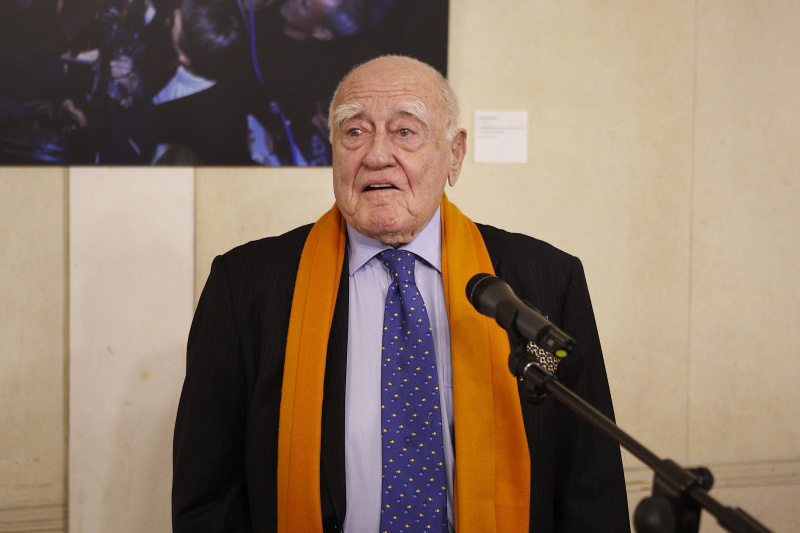 Prof. Erich Lessing - Fotograf und Mitglied der Fotoagentur Magnum bei seiner Laudatio zur politischen Fotografie