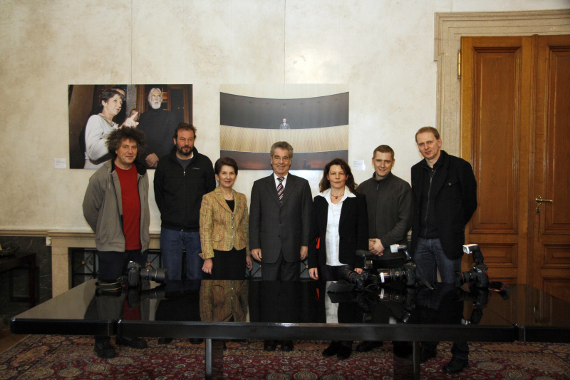 v.li. Matthias Cremer - Der Standard; Leonhard Foegger - Reuters, Nationalratspräsidentin Mag.a Barbara Prammer, Bundespräsident Dr. Heinz Fischer, Lilli Strauss - AP, Hans Peter Bader - Reuters und Georges Schneider - photonews.at