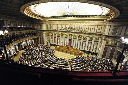 BP Heinz Fischer während der Veranstaltung anl. "90 Jahre Bundesverfassung", am Dienstag, 7. September 2010, im Historischen Sitzungssaal im Parlament in Wien. APA-FOTO: HERBERT PFARRHOFER
 ABDRUCK HONORARFREI NUR BEI DIREKTER BERICHTERSTATTUNG ZUR AUSSTELLUNG.