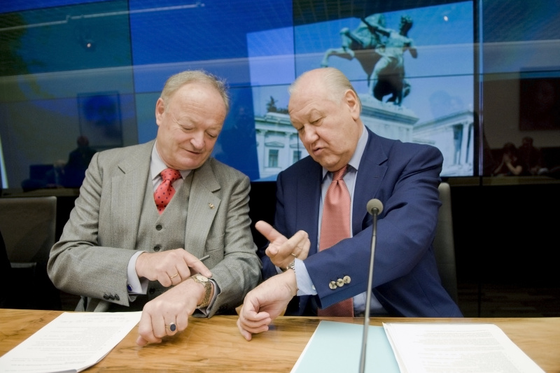 Titel: Pensionisten - die Uhren gehen anders, 21.10.08 Pressekonferenz von Blecha und Khol im Pressezentrum des Parlament.
PHOTO: Walter Wobrazek ABDRUCK HONORARFREI NUR BEI DIREKTER BERICHTERSTATTUNG ZUR AUSSTELLUNG.