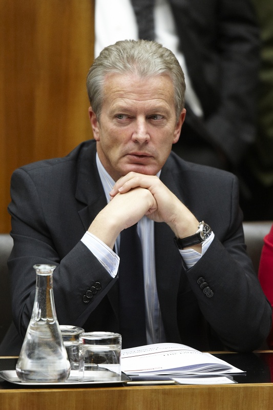 Dr. Reinhold Mitterlehner - Bundesminister für Wirtschaft, Familie und Jugend auf der Regierungsbank