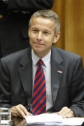 Dr. Reinhold Lopatka - Staatssekretär im Bundesministerium für Finanzen auf der Regierungsbank