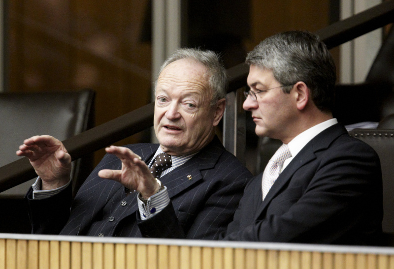 v.li. Andreas Khol und Parlamentsvizedirektor Mag. Alexis Wintoniak