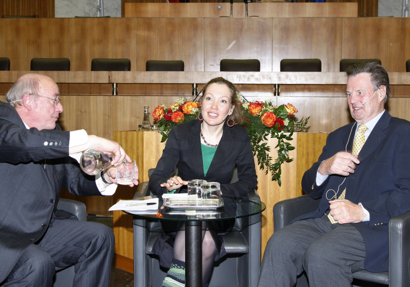 v.li. Johannes Fischer - Journalist, Romy Grasgruber - Initiatorin Lichterkette und Dr. Sixtus Lanner