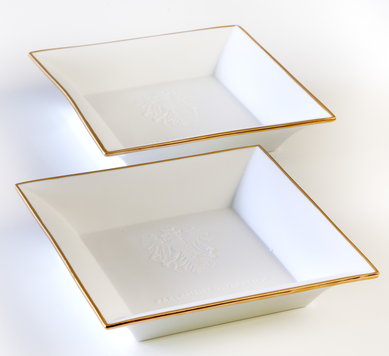 Porzellanschale mit Goldrand