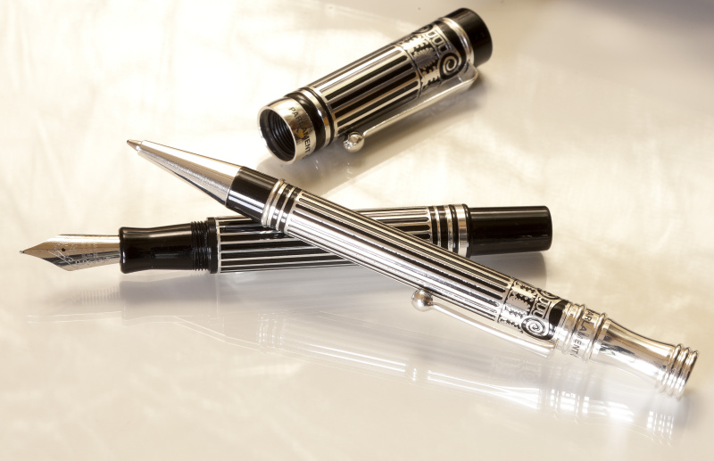 Elegante Füllfeder; Eleganter Kugelschreiber; schwarz-weiss