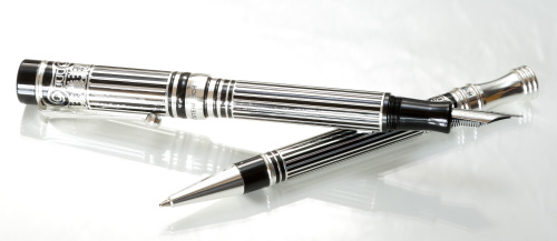 Elegante Füllfeder; Eleganter Kugelschreiber; schwarz-weiss