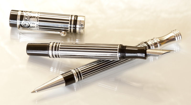 Elegante Füllfeder; Eleganter Kugelschreiber; schwarz-weiss