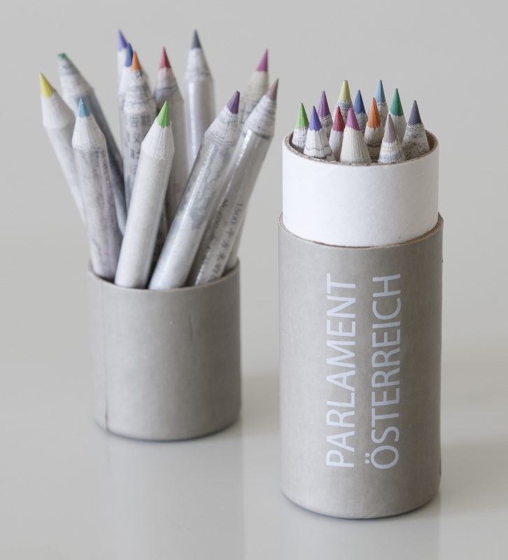 Buntstifte, aus Zeitungspapier, Kartonverpackung