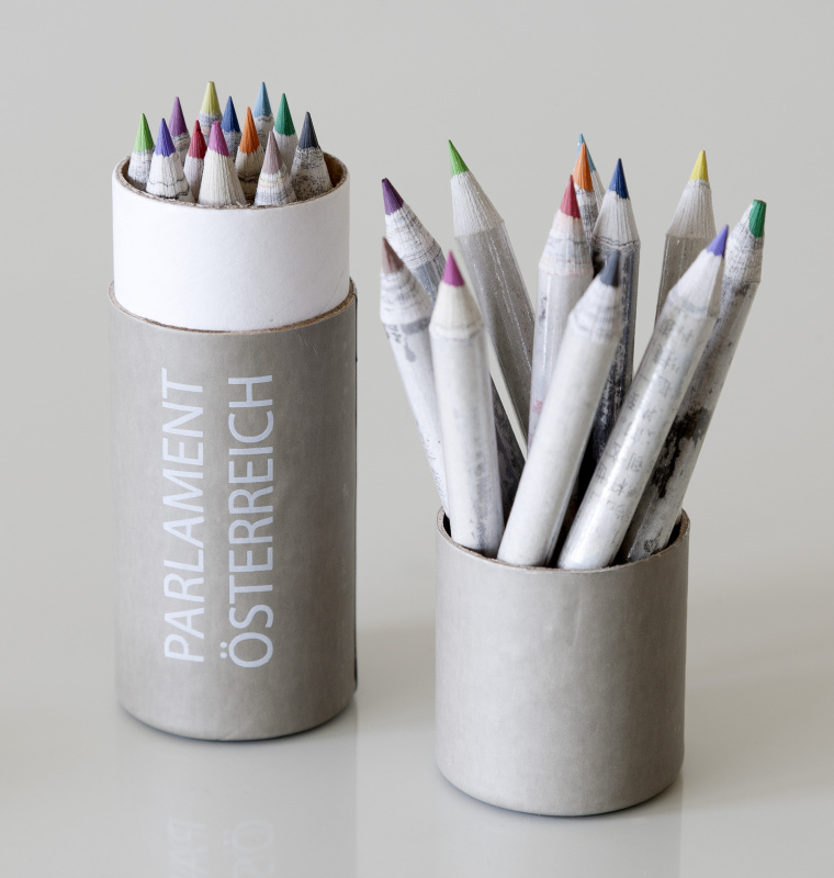 Buntstifte, aus Zeitungspapier, Kartonverpackung