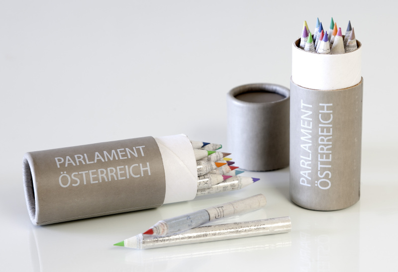 Buntstifte, aus Zeitungspapier, Kartonverpackung