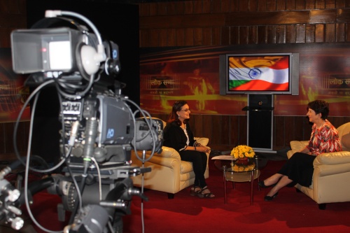 Nationalratspräsidentin Mag.a Barbara Prammer beim Interview im Studio von Lok Sabha TV, dem Fernsehen des indischen Parlaments.