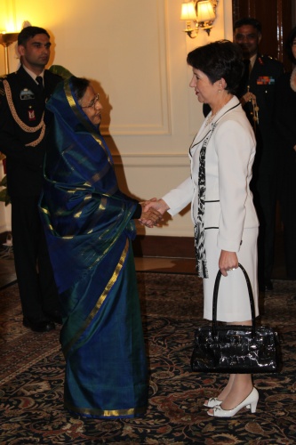 Indiens Staatspräsidentin Pratibha Devisingh Patil begrüßt Nationalratspräsidentin Mag.a Barbara Prammer 