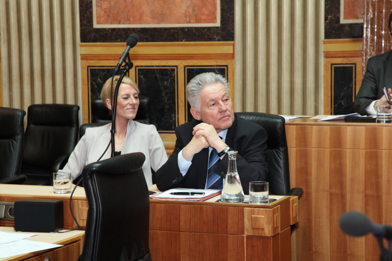 v.li. Staatssekretärin Mag.a Verena Remler und Dr. Josef Pühringer- Landeshauptmann von OÖ