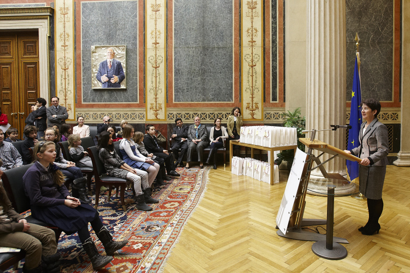 Begrüßung der Demokratiewerkstatt Profis durch Nationalratspräsidentin Mag.a Barbara Prammer(re)