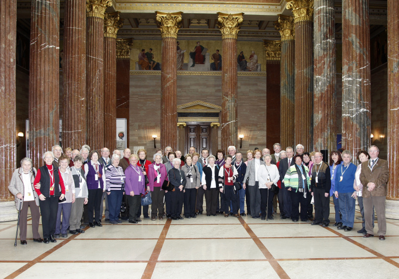 Gruppenfoto mit Gottfried Kneifel - Bundesratspräsident (10.v.re.) und VeranstaltungsteilnehmerInnen