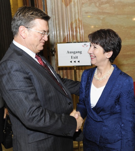 Nationalratspräsidentin Mag.a Barbara Prammer(re) begrüßt Petros Efthymiou - Präsident der Parlamentarischen Versammlung der 
OSZE