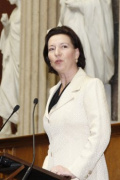 Gabriele Heinisch-Hosek - Frauenministerin am Rednerpult