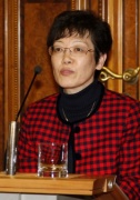 Xu Jinghua - Gattin des chinesischen Botschafters am Rednerpult