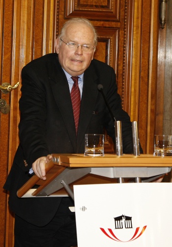 Prof. Dr. Gerd Kaminski am Rednerpult