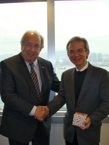 v.li. Zweiter Nationalratspräsident Fritz Neugebauer und Woon Kwong LAM - Vorsitzender der Gleichbehandlungskommission