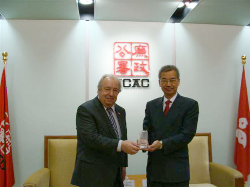 v.li. Fritz Neugebauer - Zweiter Nationalratspräsident und Dr. Timothy TONG - Leiter der Unabhängigen Antikorruptionsbehörde (ICAC)