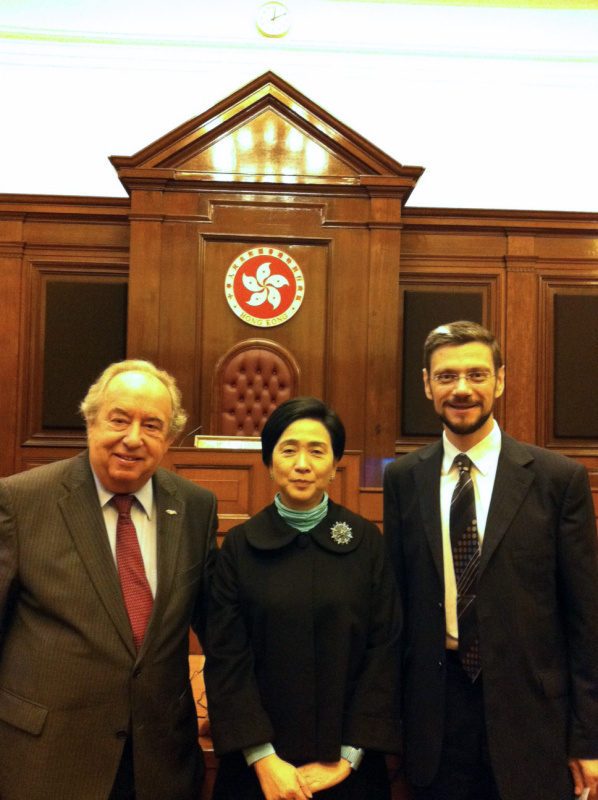 v.li. Fritz Neugebauer - Zweiter Nationalratspräsident, Emily Lau - Member of Leg Council and Stv. Vorsitzende der Demokratischen Partei und MMag. Gerhard Maynhardt - Generalkonsul