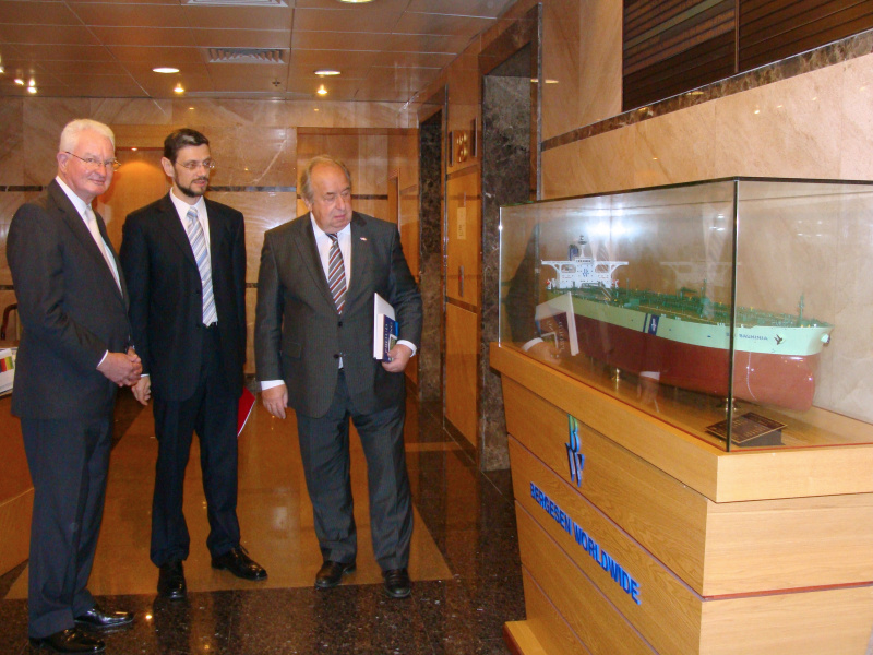 v.li. Dr. Helmut Sohmen - Chief Executive Officer of Worldwide Shipping, MMag. Gerhard Maynhardt - Generalkonsul und Fritz Neugebauer - Zweiter Nationalratspräsident