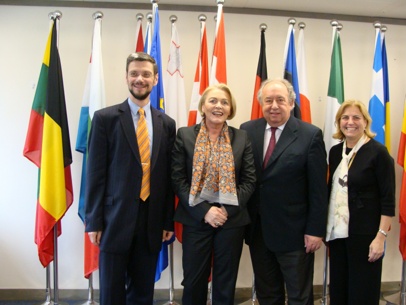 v.li. MMag. Gerhard Maynhardt - Generalkonsul, Anna Maria Hochhauser, Fritz Neugebauer - Zweiter Nationalratspräsident und Castillo Fernandez - Head of office der Vertretung der Europäischen Union in Hongkong
