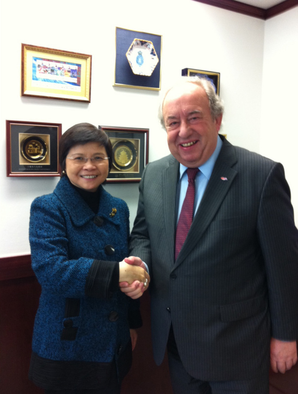 von links: Rita Lau - Secretary for Commerce and Economic Development und Fritz Neugebauer - Zweiter Nationalratspräsident