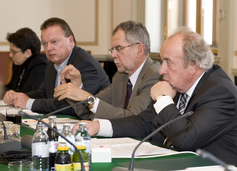 Österreichische Delegation v.li. Veranstaltungsteilnehmerin, Hannes Weninger - Nationalratsabgeordneter, Dr. Alexander van der Bellen - Nationalratsabgeordneter und Fritz Neugebauer - Zweiter Nationalratspräsident