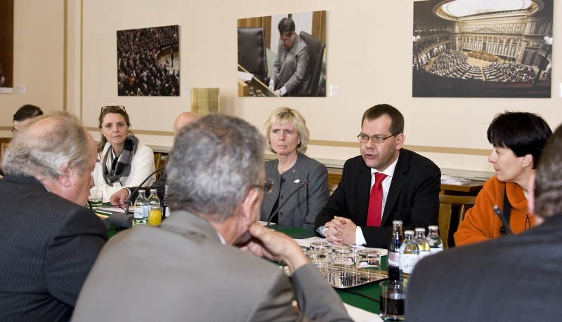 Schwedische Parlamentarierdelegation mit Ulf Holm - Zweiter Vizepräsident des Schwedischen Reichstages (2.v.re)
