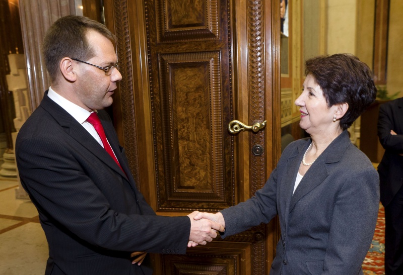 v.li. Ulf Holm - Zweiter Vizepräsident des Schwedischen Reichstages wird von Nationalratspräsidentin Mag.a Barbara Prammer begrüßt