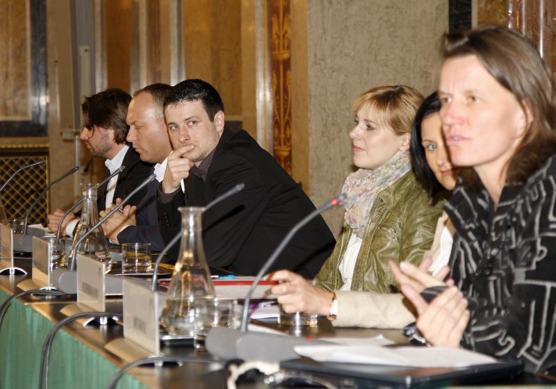 v.li. Stefan Markowitz - Nationalratsabgeordneter, Ing. Christian Höbart - Nationalratsabgeordneter, Markus Pühringer - Ressortleiter Politik Format , Mag.a Sonja Steßl-Mühlbacher - Nationalratsabgeordnete, Mag.a Silvia Fuhrmann - Nationalratsabgeordnete, Mag.a Daniela Musiol - Nationalratsabgeordnete