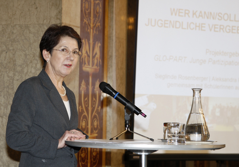 Mag.a Barbara Prammer - Nationalratspräsidentin am Rednerpult