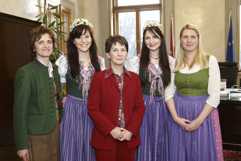 v.li. Johanna Köberl - Mitglied des Bundesrats SPÖ, die Narzissenprinzessin  Claudia Hagspiel , Nationalratspräsidentin Mag.a Barbara Prammer, Narzissenprinzessin Carola Kreßl und Elisabeth Hakel - Nationalratsabgeordnete