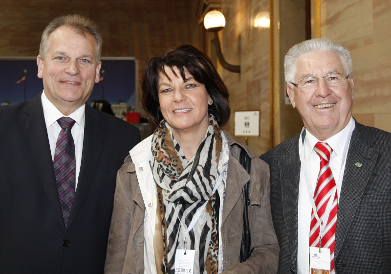 v.li. Gottfried Kneifel - Präsident des Bundesrates, Veranstaltungsteilnehmerin und  Adolf Mastny
