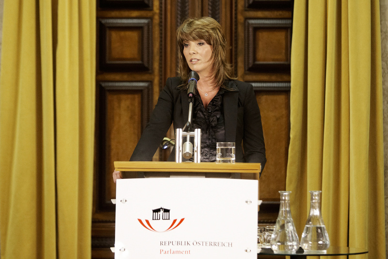 Ruhama Avraham-Balila - Vizepräsidentin der Knesset am Rednerpult