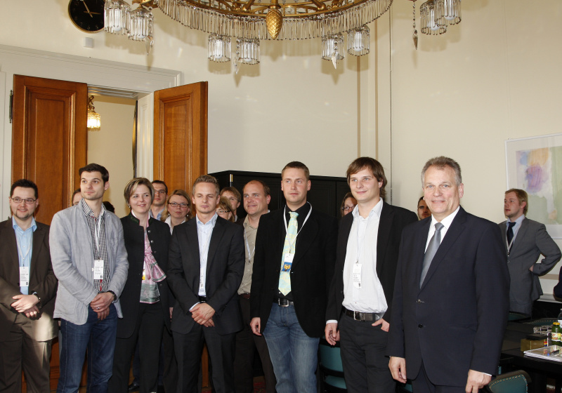 Gottfried Kneifel - Präsident des Bundesrates (1.v.re) und VeranstaltungsteilnehmerInnen