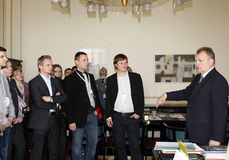 Gottfried Kneifel - Präsident des Bundesrates (1.v.re) und VeranstaltungsteilnehmerInnen