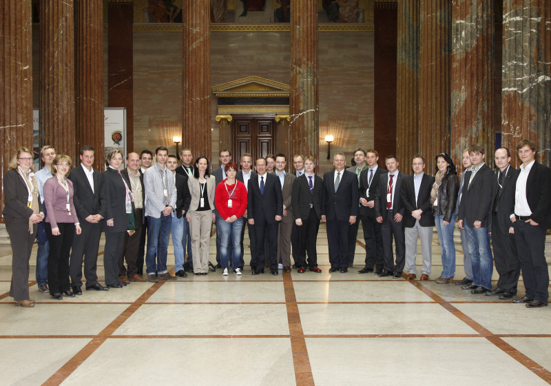 Gottfried Kneifel - Präsident des Bundesrates (10.v.re) und VeranstaltungsteilnehmerInnen
