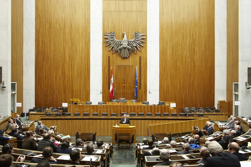 Jewgeni Maximowitsch Primakow - ehemaliger Außenminister bzw. Ministerpräsident Russlands am Rednerpult