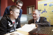 Alois Stöger - Gesundheitsminister im Gespräch mit einem Schüler